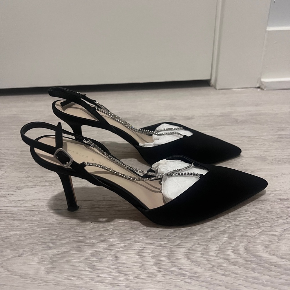 Elegant Black Slingback Heels - Picture 1 of 3